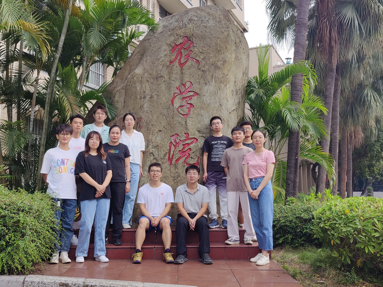 ../../../Personal/实验室合影/合影广西大学.jpg